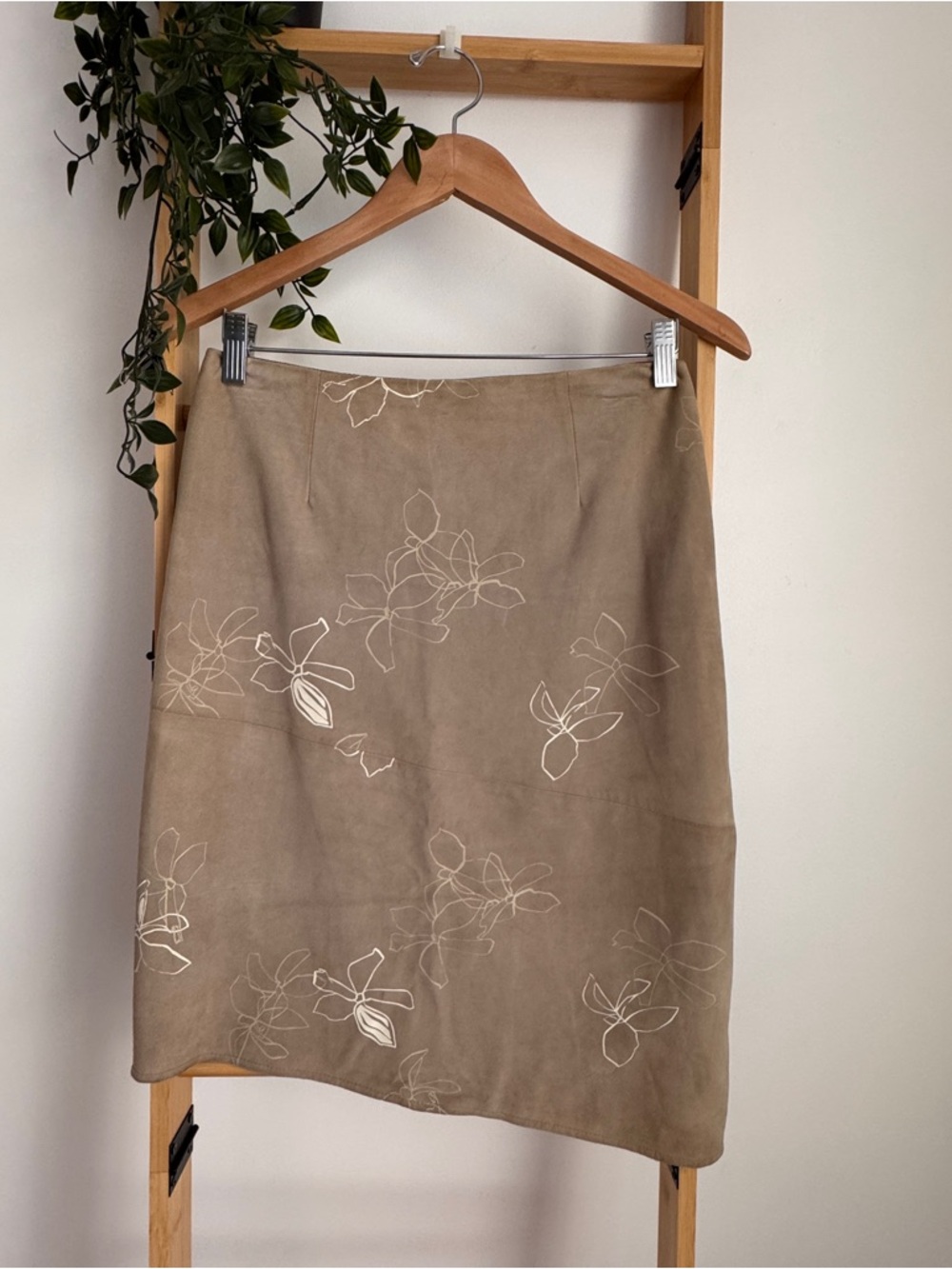 Vintage Worth Petite Tan Cream Suede Leather Skirt Y2k Boho Chic Indie Floral 4P